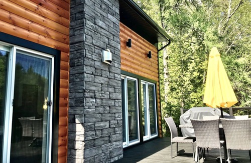 Saint Hilarion House | Cottage on the edge of a lake with trail, waterfall and pond