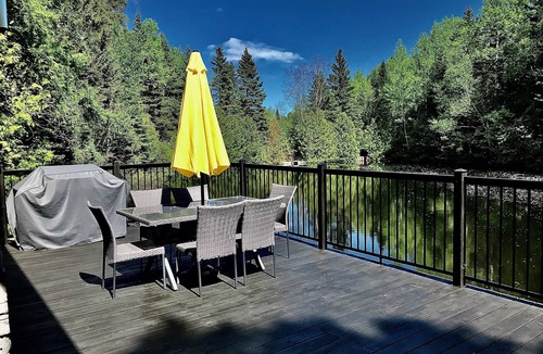 Saint Hilarion House | Cottage on the edge of a lake with trail, waterfall and pond