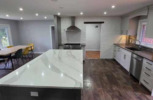 London House | Cottage Style living within city limit!