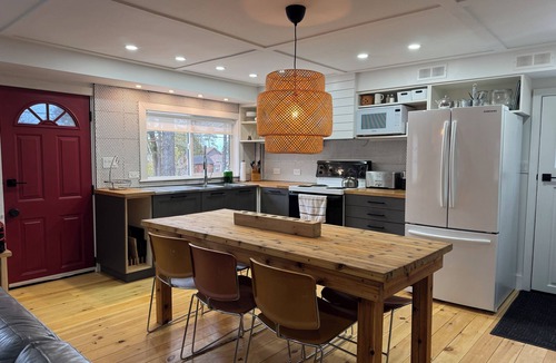 Wasaga Beach Cottage | Cottage with Treehouse & Steps from Beach: Perfect for Families & Sunset Views!