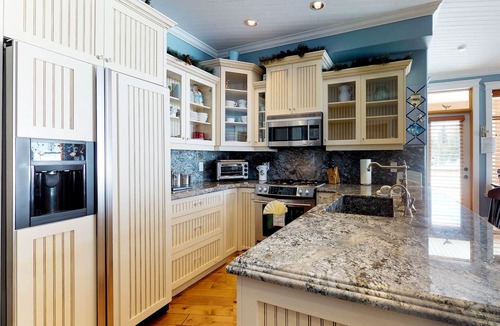 Big White Ski Resort Condo | Country-chic ski-in/ski-out condo w/private hot tub & beautiful mountain views