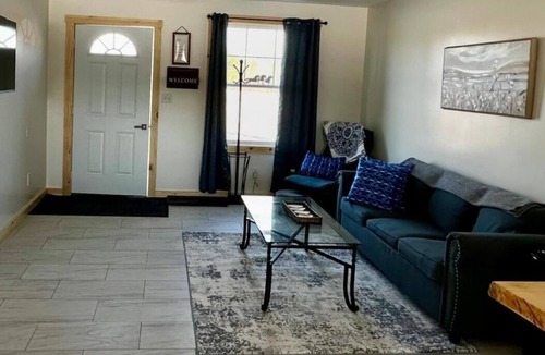 Smithfield Apartment | Country setting close to lake 1 bedroom queen bed sofa, full kitchens and bath