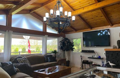 Tillsonburg Ski Chalet | Country settings