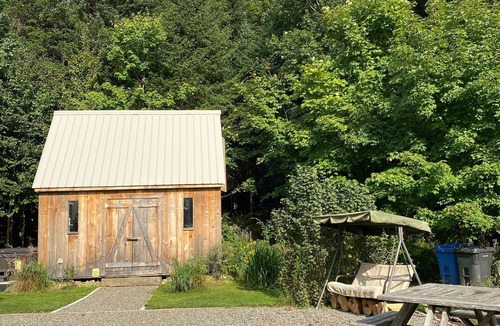 Saint-Gabriel-de-Valcartier House | Cozy house with spa 10 minutes from Village Vacances Valcartier.