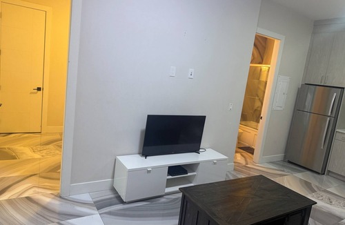 Newton Apartment | Cozy 1-bed and bath ground level suite near surrey and guildford