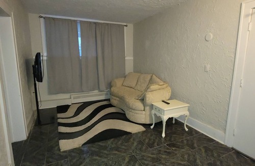 South Central Apartment | Cozy 1 bedroom apartment with Wi-Fi