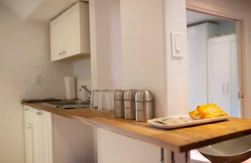 Ajax House | Cozy 1 bedroom Appartment minutes away from Ajax Waterfront.