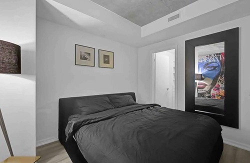 Wellington Place Condo | Cozy 1-bedroom condo with WiFi, AC in fabulous Toronto
