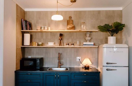 La Crete Apartment | Cozy 1BR Loft in La Crete | Kitchenette