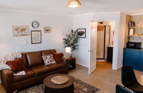 La Crete Apartment | Cozy 1BR Loft in La Crete | Kitchenette