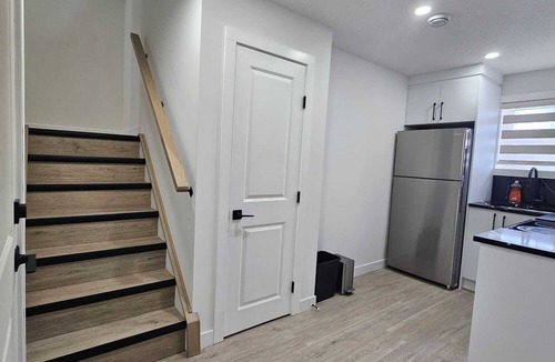 Calgary House | Cozy 1BR Suite, Sleeps 3, Private Entry + Parking