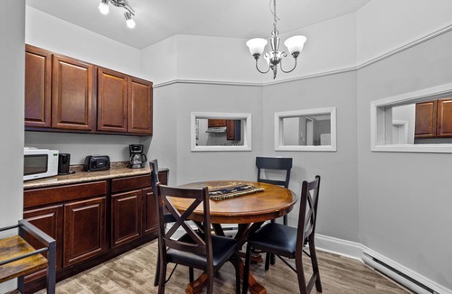 Waterford Valley Apartment | Cozy 1BR TV Wi-Fi Kitchen Nature View