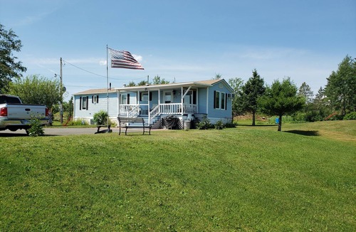 Fort Kent House | Cozy 2-bedroom mobile home in fantastic New Canada with AC
