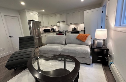 Delta House | Cozy 2-Bedroom Retreat