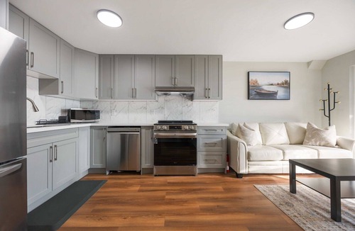 Clairlea - Birchmount House | Cozy 2BD Walkout Basement Suite Near Transit & Downtown Toronto