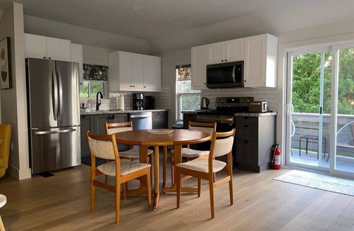 North Port Cottage | Cozy 2BR Cottage, 4min to Bay of Quinte