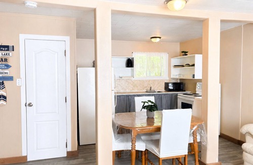 Wasaga Beach Cottage | Cozy 2BR Cottage Walk to Beach 1 Free Parking & WiFi