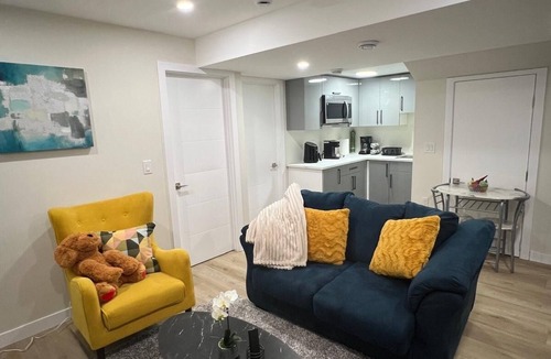 Winnipeg House | Cozy 2BR Home for 4 | Free Parking | Bus Stop Nearby | Feel at Home in Winnipeg