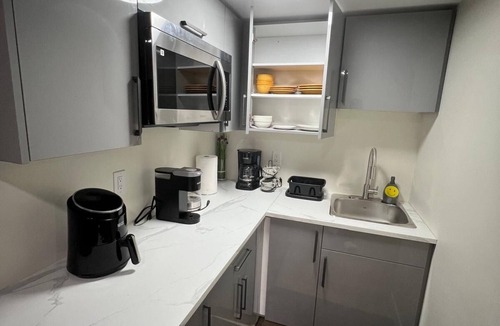 Winnipeg House | Cozy 2BR Home for 4 | Free Parking | Bus Stop Nearby | Feel at Home in Winnipeg