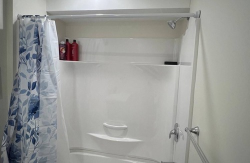 Winnipeg House | Cozy 2BR Home for 4 | Free Parking | Bus Stop Nearby | Feel at Home in Winnipeg