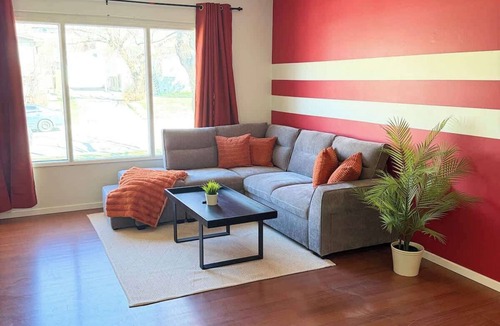 Radisson Heights - Albert Park House | Cozy 2BR Near Zoo, Downtown & Max Bell