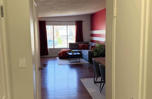 Radisson Heights - Albert Park House | Cozy 2BR Near Zoo, Downtown & Max Bell