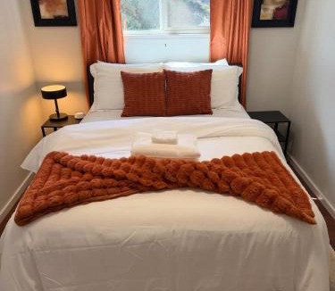 Radisson Heights - Albert Park House | Cozy 2BR Near Zoo Downtown & Max Bell
