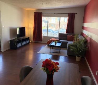 Radisson Heights - Albert Park House | Cozy 2BR Near Zoo Downtown & Max Bell