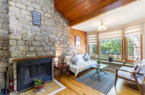 Plantagenet House | Cozy 2BR plus Loft Game Room and River Nearby