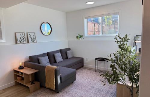 Saskatoon House | Cozy 2BR retreat in Rosewood