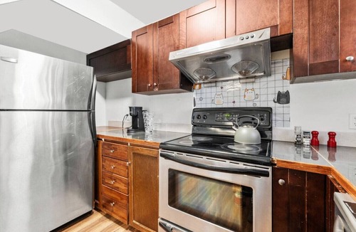 Crescent Beach House | Cozy 2BR Suite Near White Rock Beach