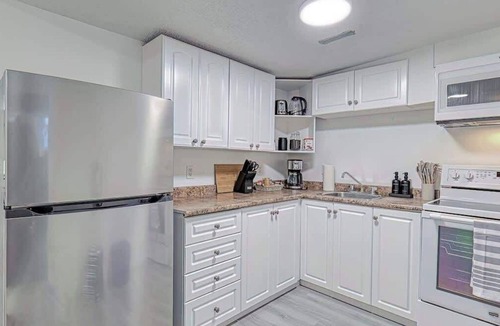 Radisson Heights - Albert Park House | Cozy 2BR Suite Near Zoo & downtown Walk to C-Train