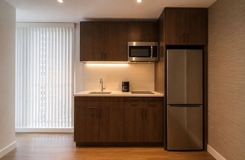Central Waterfront Hotel | Cozy 2BR Toronto Retreat Close to Waterfront & Shows!