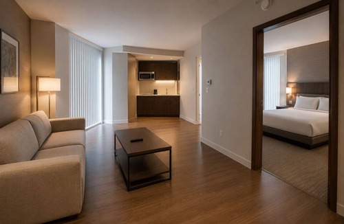 Central Waterfront Hotel | Cozy 2BR Toronto Retreat Close to Waterfront & Shows!