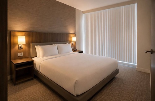 Central Waterfront Hotel | Cozy 2BR Toronto Retreat Close to Waterfront & Shows!