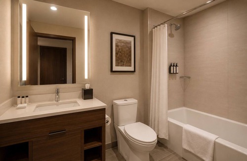 Central Waterfront Hotel | Cozy 2BR Toronto Retreat Close to Waterfront & Shows!