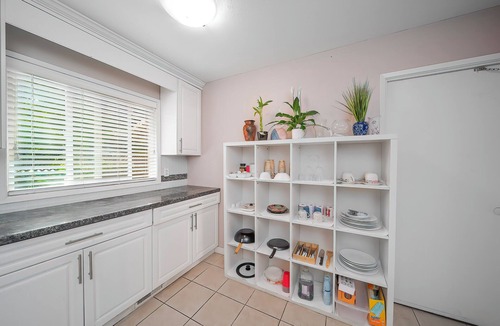 Surrey Bed & Breakfast | Cozy 2BR Villa · Garden View · Near Beach, local specialties Provided as gift
