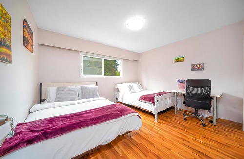 Surrey Bed & Breakfast | Cozy 2BR Villa · Garden View · Near Beach, local specialties Provided as gift