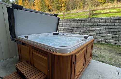 Sun Peaks House | Cozy 3 bdrm Townhouse w/Hot Tub.70 Steps to your Ski-in/Ski-out Adventure
