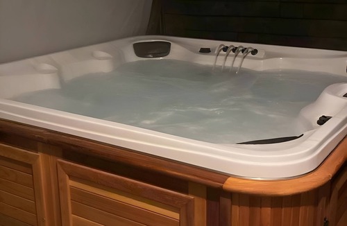 Sun Peaks House | Cozy 3 bdrm Townhouse w/Hot Tub.70 Steps to your Ski-in/Ski-out Adventure