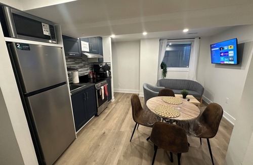 Thornhill House | Cozy 3 bedroom Basement Suite