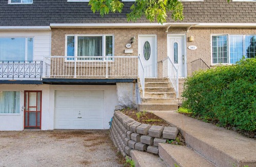 Laval-des-Rapides House | Cozy 3-bedroom home | Walking distance to the subway | Parking