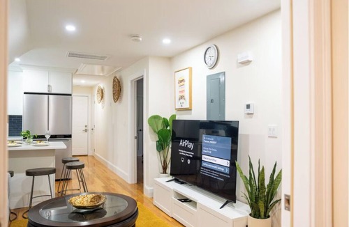 St. Marks Apartment | Cozy 3BR Boston Apt Pet-Friendly w/Parking Red Line & I-93 Access 80/3