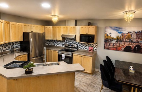 Riverside House | Cozy 4 Bedroom Home Near Tecumseh Mall