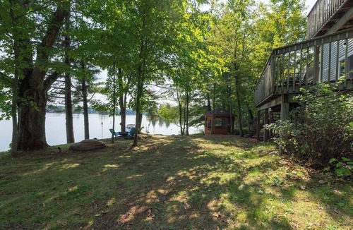 Central Frontenac Cottage | Cozy 4 Bedroom Lake House! Perfect for Family retreats and gatherings!