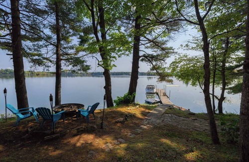 Central Frontenac Cottage | Cozy 4 Bedroom Lake House! Perfect for Family retreats and gatherings!