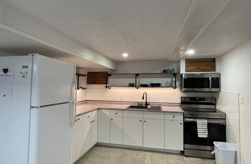 Waterloo Apartment | Cozy Albert St Retreat