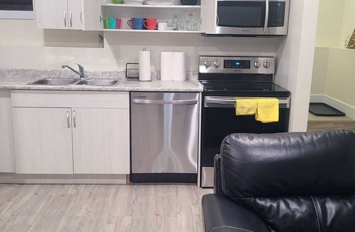 Saskatoon House | Cozy and 2-Bedroom Suite