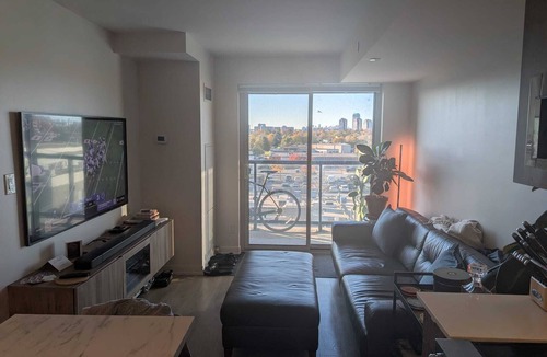 Parkview Hills Apartment | Cozy and perfectly placed apartment in midtown Toronto.