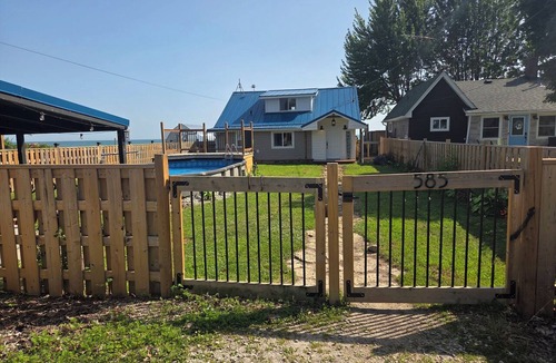 Amherstburg House | Cozy and rustic Lake Erie cottage with lake views, pool, and hot tub!
